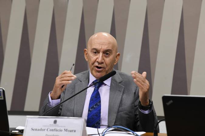 Senador Confúcio Moura analisa situação da infraestrutura de transporte do país
